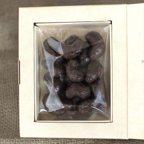 カシューナッツミルクチョコパッケージ